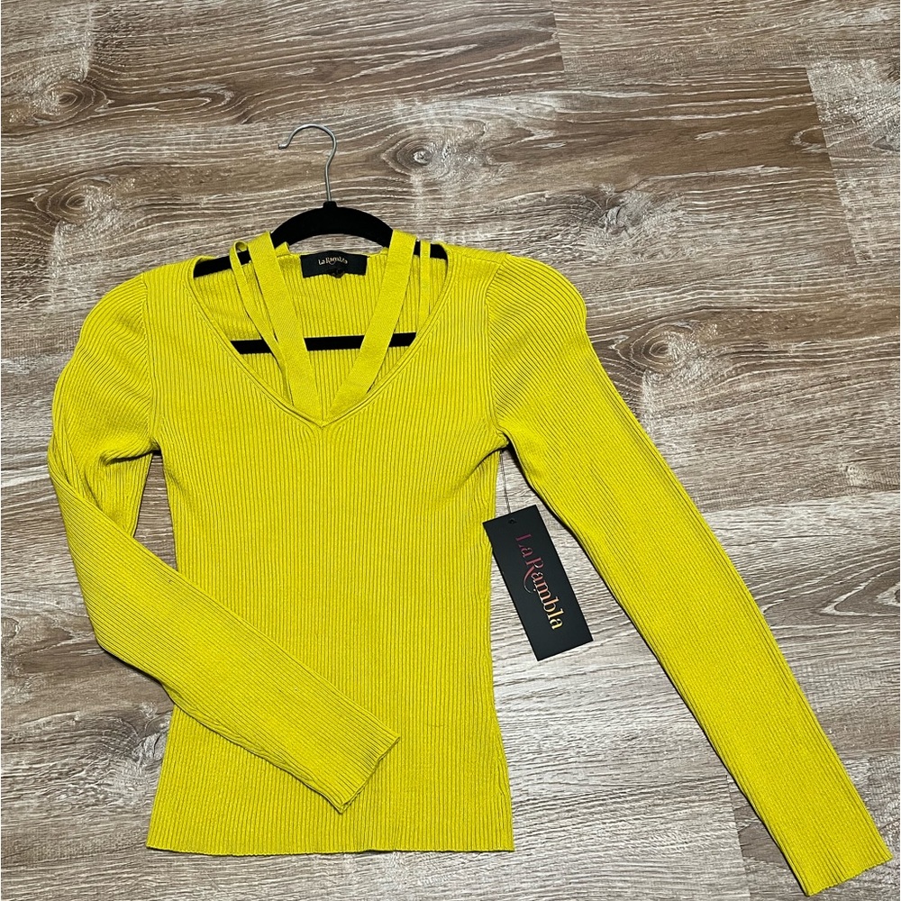 XS front detail La Rambla Knit Sweater